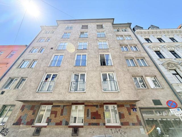 geräumige 2 Zimmer Wohnung in gepflegtem Gebäude sucht neuen Eigentümer in U Bahn Nähe