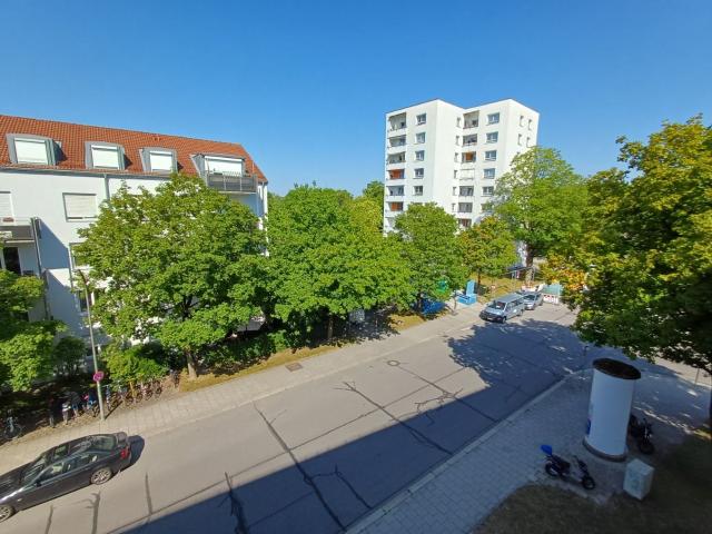 Geräumige 2 Zimmer Wohnung mit Balkon in Moosach