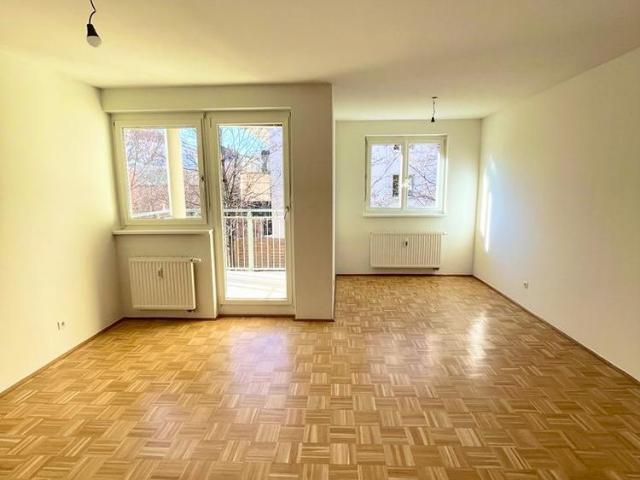 Geräumige 2 Zimmer Wohnung mit Balkon Provisionsfrei!