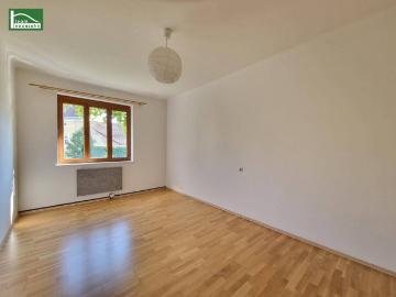 Geräumige 2 Zimmer Wohnung mit getrennter Küche und sonnigen Balkon in Stockerau!