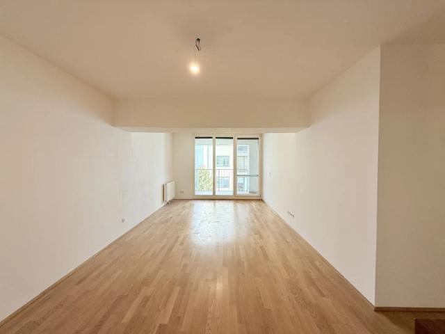 Geräumige 2 Zimmer Wohnung mit großem Wohnzimmer und begehbarem Kleiderschrank in urbaner Lage