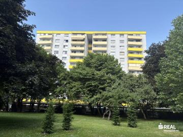Geräumige 2 Zimmer Wohnung mit Wohnküche im obersten Geschoss