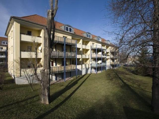 Geräumige 2 Raum Wohnung mit hellem Wohnzimmer