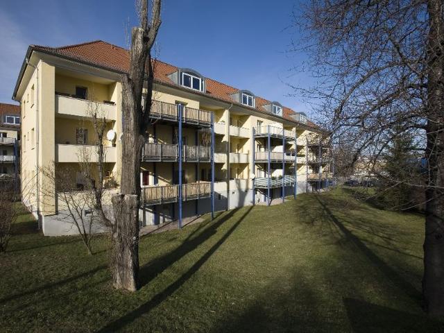 Geräumige 2 Raum Wohnung mit hellem Wohnzimmer