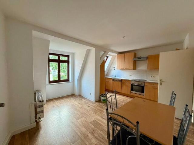 geräumige 2 Raumwohnung mit Einbauküche im Dachgeschoss / Zentrum von Görlitz !