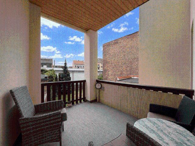 geräumige 2 RWE mit Balkon und Einbauküche im Stadtzentrum !