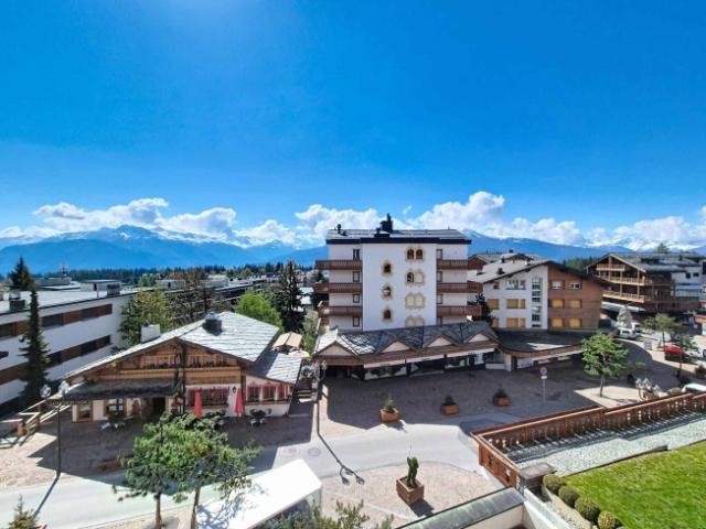 Geräumige 7,5 Zimmer Wohnung, ideal im Herzen des Resorts gelegen