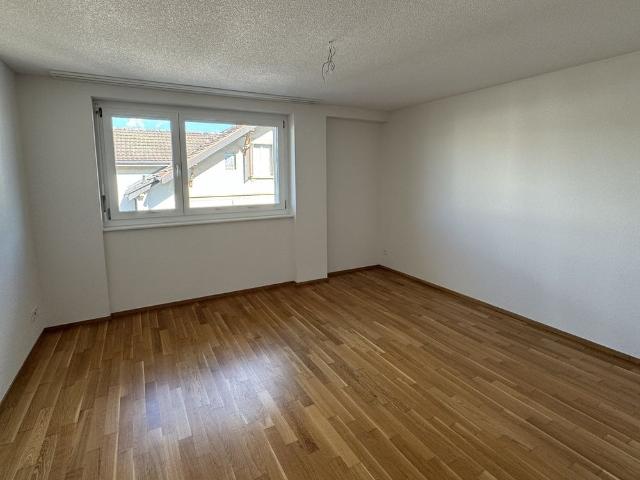 Geräumige 4.5 Zimmer Wohnung mit Balkon in Langenthal