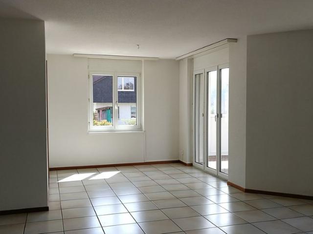 Geräumige 4.5 Zimmer Wohnung mit Balkon und schöner Aussicht in Alchenstorf