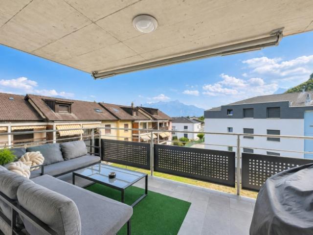 Geräumige 4,5 Zimmer Wohnung mit Bergblick