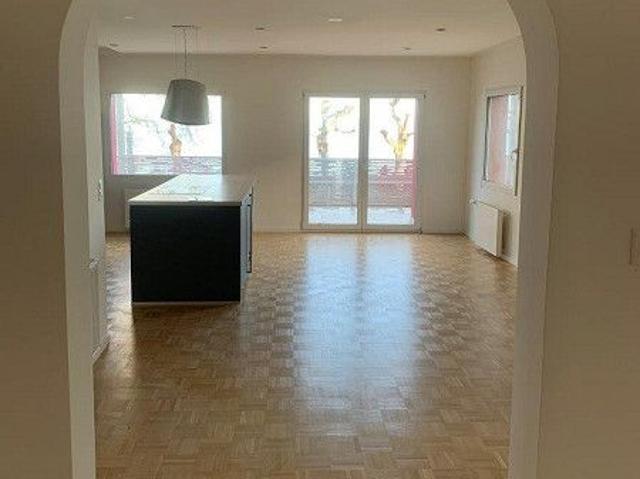 Geräumige 4.5 Zimmer Wohnung mit Blick auf den See