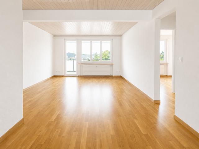 Geräumige 4.5 Zimmer Wohnung mit grossen Balkon