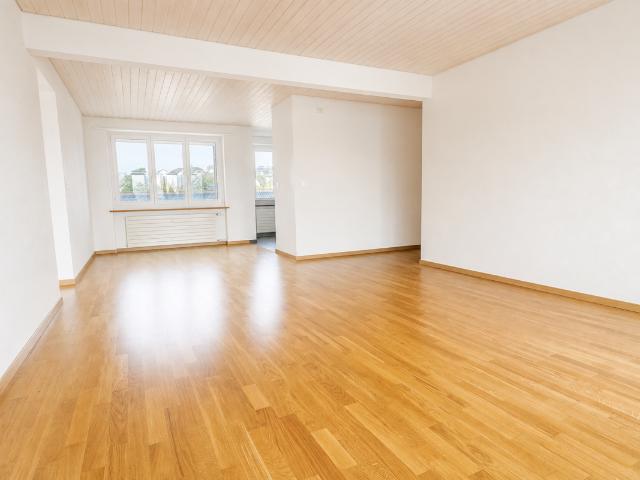 Geräumige 4.5 Zimmer Wohnung mit grossen Balkon