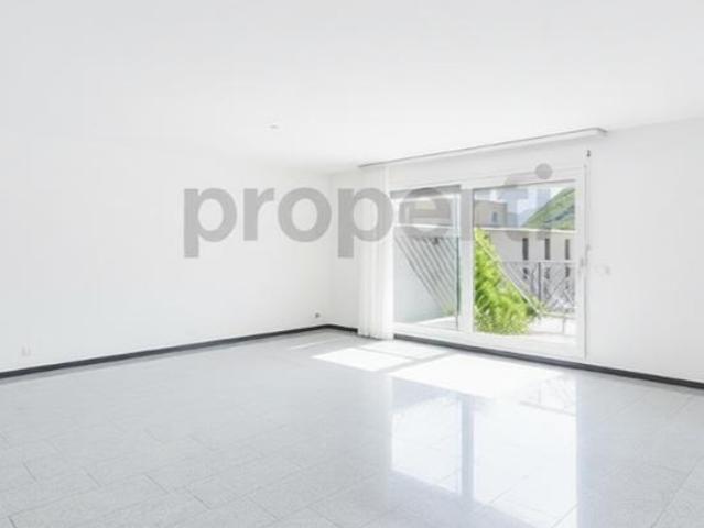 Geräumige 4.5 Zimmer Wohnung im Herzen von Castione Strategische Lage und optimale Ausrichtung