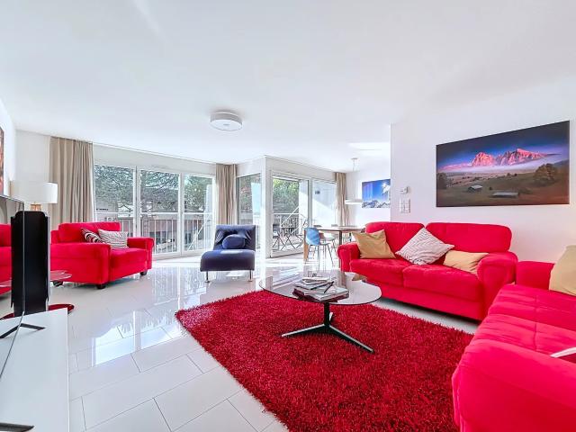 Geräumige 4.5 Zimmer in moderner Residenz mit Balkon und Terrasse