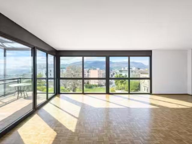 Geräumige 4,5 Zimmer mit großer Terrasse