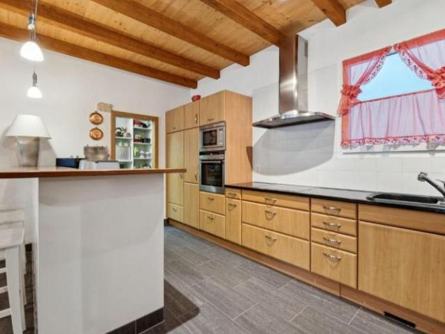 Geräumige 4.5 Zimmerwohnung mit Loggia in Champagne