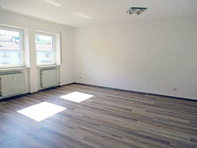 Geräumige 4 Zi. Wohnung mit großer Terrasse in Östringen!