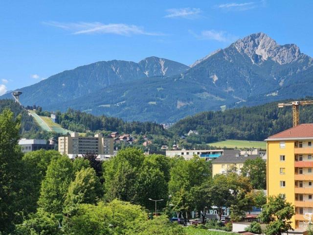 Geräumige 4 Zi Wohnung mit Loggia und Bergblick in Innsbruck