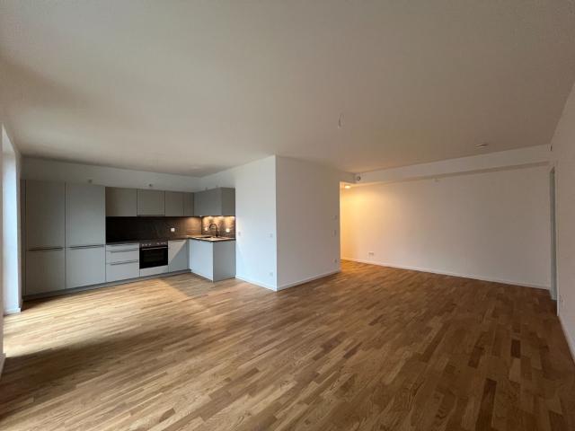 Geräumige 4 Zimmerwohnung im 2. OG mit Balkon, Loggia und Stellplatz in Bahrenfeld!