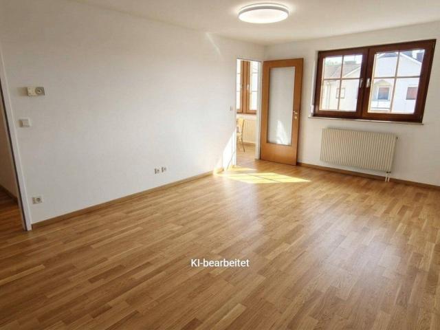 Geräumige 4 Zimmer Eigentumswohnung mit großem Keller und eigenem Stellplatz!