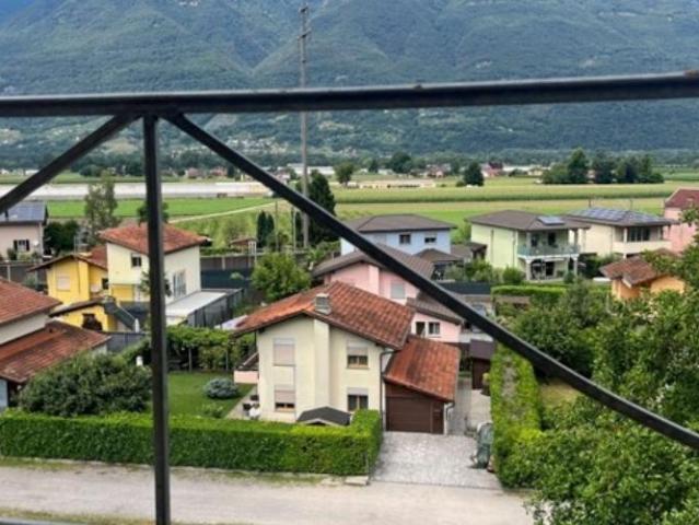 Geräumige 4 Zimmer Wohnung in Cadenazzo