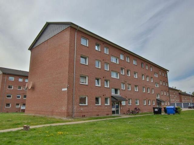 Geräumige 4 Zimmer Wohnung in kinderfreundlicher Nachbarschaft. Balkon, Kellerabteil, zu sofort