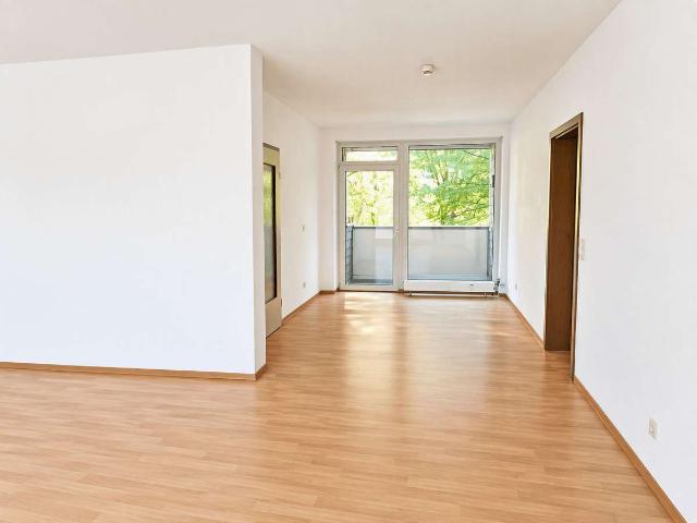 Geräumige 4 Zimmer Wohnung mit 2 Badezimmern und 2 Balkonen in ruhiger Lage von Erlangen WE 38