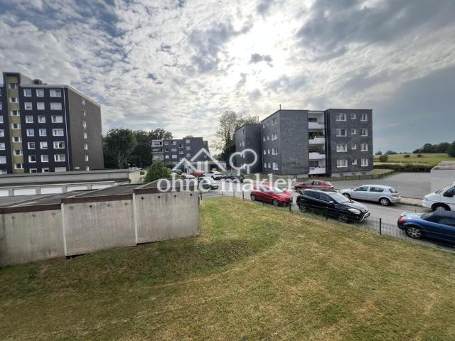 Geräumige 4 Zimmer Wohnung mit Balkon in gepflegtem Mehrfamilienhaus