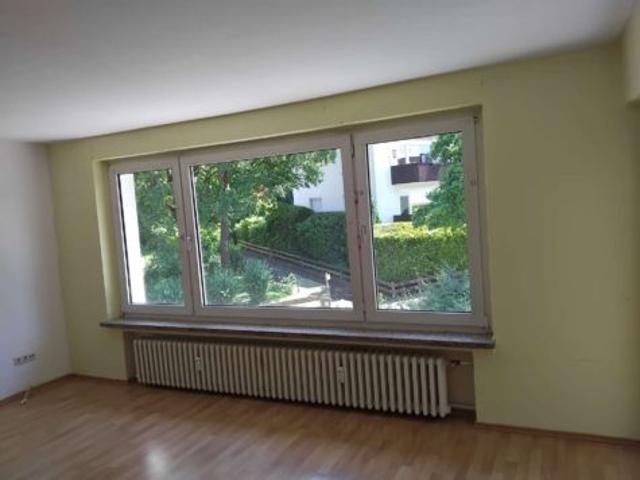 Geräumige 4 Zimmer Wohnung mit Balkon
