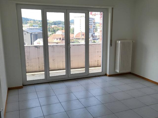 Geräumige 4 Zimmer Wohnung mit Balkon
