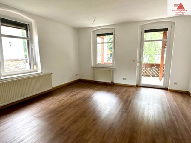 Geräumige 4 Raum Wohnung mit Einbauküche, großer Terrasse u. zwei PKW Stellplätzen Venusberg/Erzg