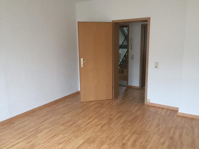 Geräumige 4 Raumwohnung in grüner Lage zu vermieten!