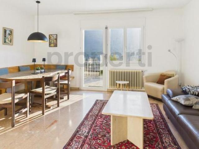 Geräumige 5.5 Zimmer Villa mit grossem Garten und freier Aussicht in Caslano