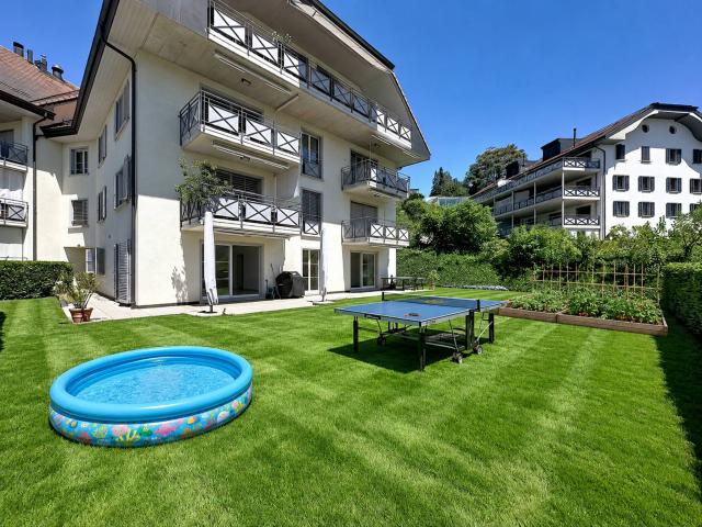 Geräumige 5,5 Zimmer Wohnung mit Terrasse und großem Garten
