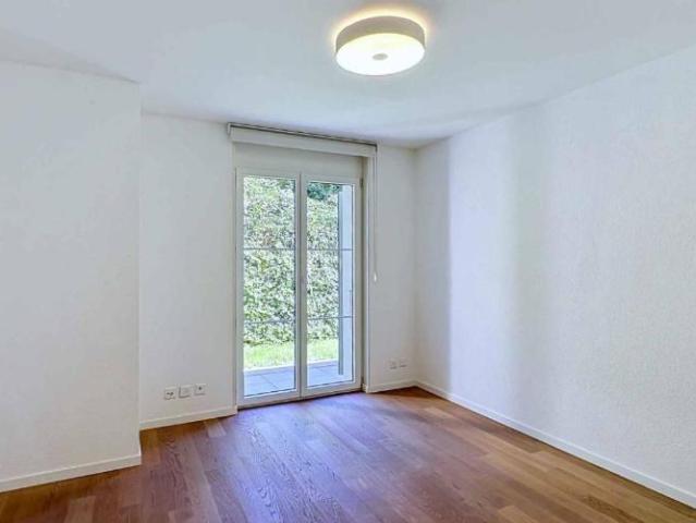 Geräumige 5.5 Zimmer Wohnung mit Terrasse und grossem Garten