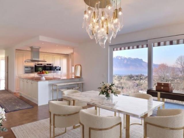 Geräumige 5,5 zimmer wohnung mit herrlichem blick auf den see und die berge