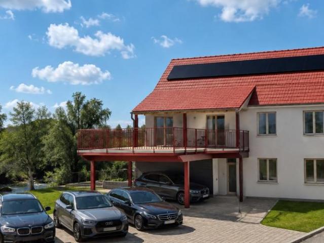 Geräumige 5.5 Zimmer Wohnung mit grosszügigen Aussenbereichen