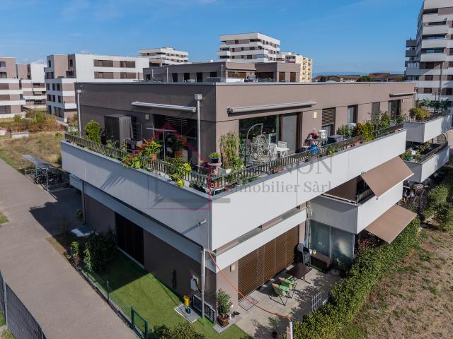 Geräumige 5,5 Zimmer Wohnung im obersten Stock mit grosser Loggia