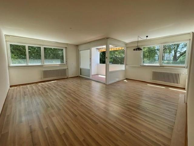 Geräumige 5 Zimmer Wohnung, umgeben von Grün