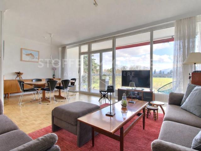 Geräumige und helle Doppel Aspekt 5 Zimmer Wohnung – exklusive Übersicht
