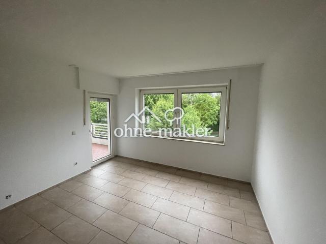 Geräumige 5 Zimmer Wohnung mit Balkon im 2. OG