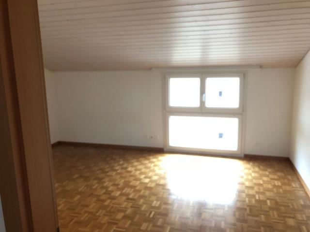Geräumige 5 Zimmer Wohnung mit Balkon in ruhiger Lage