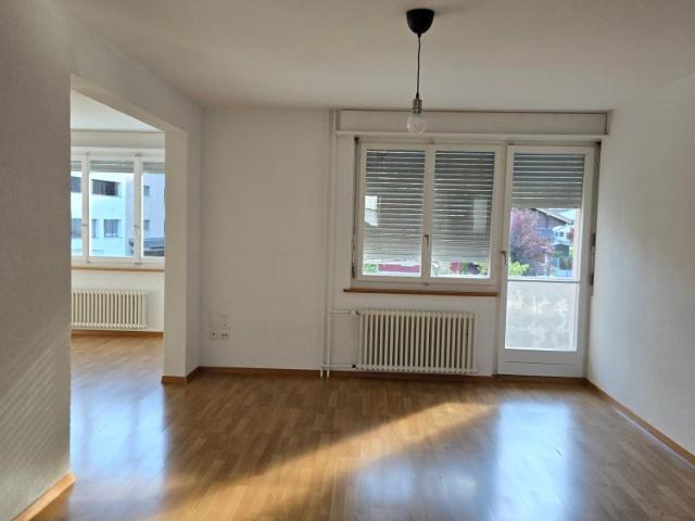 Geräumige 5 Zimmer Wohnung mit Balkon und schöner Aussicht in Linthal