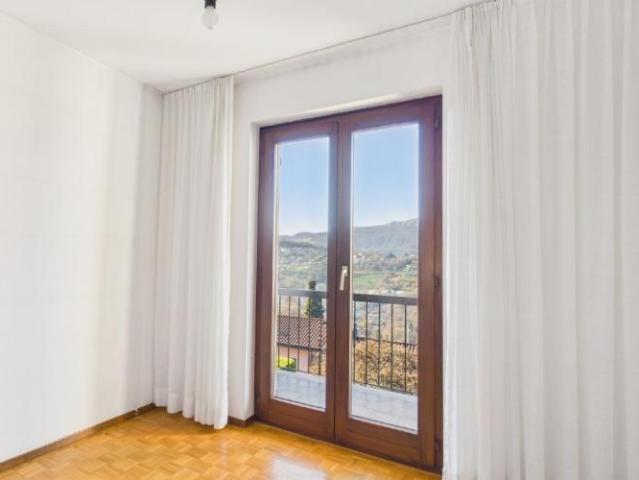 Geräumige 6.5 Zimmer Villa mit Garten in Davesco Soragno