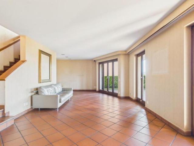 Geräumige 6.5 Zimmer Villa mit Garten in Davesco Soragno
