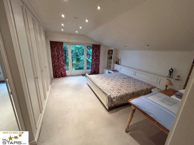 Geräumige 6 Zimmer in Neuhaus am Inn: gepflegt, mit Garage, Garten und Terrasse!