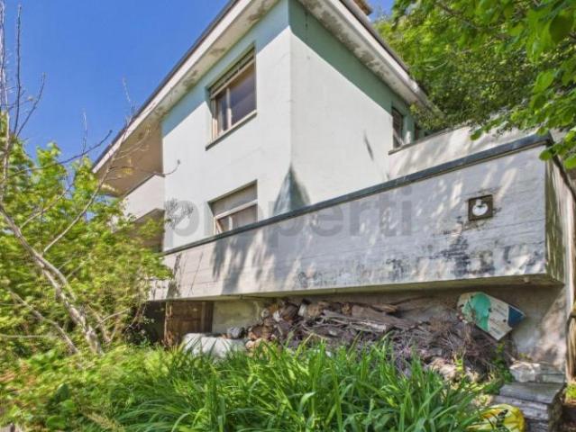 Geräumige 9 Zimmer Villa mit Seeblick, Viganello oder Investition für Bauherren, siehe Beschreibung