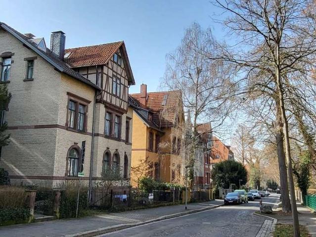 geräumige Altbauwohnung Dachgeschoss 5 6 Zimmer Ostviertel