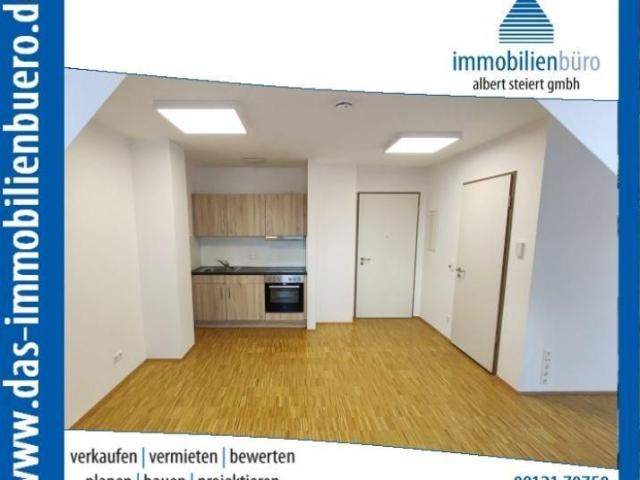 Geräumige, bezugsfreie 1,5 Zimmer im DG mit EBK, NUR FÜR STUDENTEN zu vermieten WE18